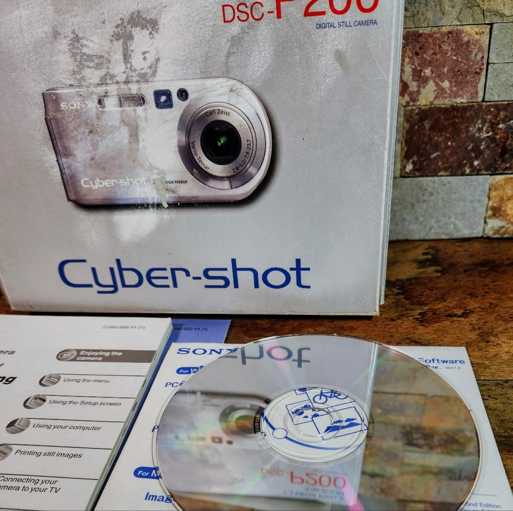 Sony Cybershot Camera • DSC - P-200 • New Rechargeable Lithium Battery 1300 AH •